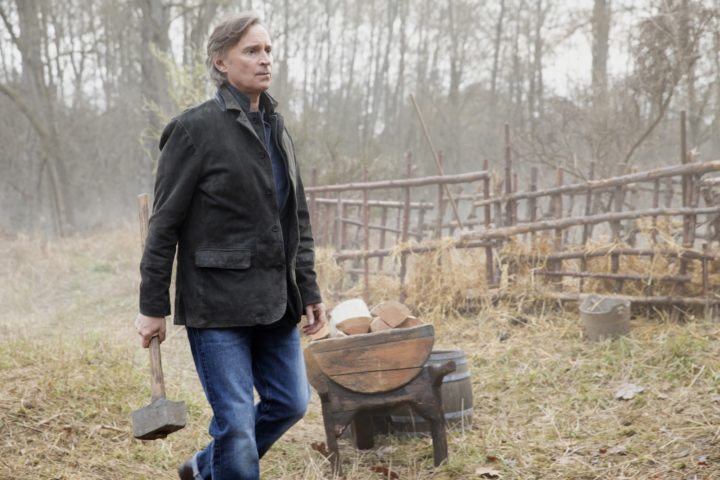 Once Upon a Time 7x21 podcast Homecoming - Rumplestiltskin holding a hammer and standing in front of Wish Rumple's old home in the Wish Realm